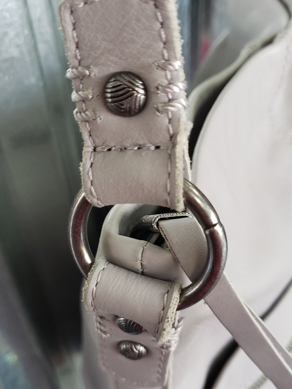 THE SAK Leather Shoulder Bag in Light Taupe - Brand: (unbranded) - Picture 3 of 9